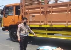 Jatuh dari Motor, Pelajar di Sidoarjo Terlindas Truk Tronton