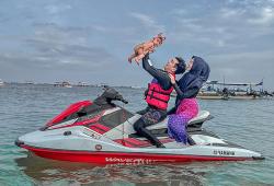 Bawa Anak Naik Jet Ski, Ria Ricis Disorot Media Asing