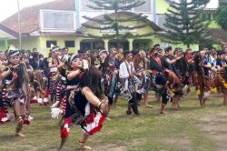 Angkat kearifan Lokal, Ratusan Siswa di Temanggung Gelar Tari Kuda Lumping Massal