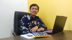 Ini Bukan Pepesan Kosong, Lukman Hakim Mantan Cleaning Service dan Kuli Bangunan Jadi Dosen