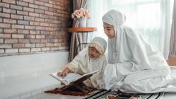 5 Tips Asyik dan Menyenangkan saat Mengajari Anak Mengaji