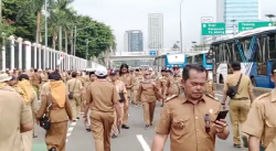 Ribuan Kepala Desa Demo di depan Gedung DPR RI, Arus Lalu Lintas di Senayan Lumpuh