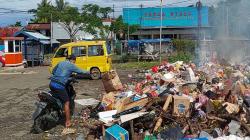 Sampah Makin Menumpuk di Terminal Oyehe Nabire, Wargapun resah