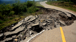 Ambles akibat Longsor, Akses Jalan Nasional Sabuk Merah di Desa Durato Lamaknen Terputus