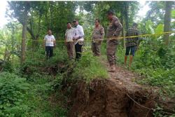 Tanggul Cimanuk di Desa Gedangan Indramayu Longsor