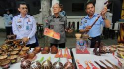 Warga Binaan Lapas Kediri Sulap Limbah Kayu dan Batok Kelapa myenjadi Kerajinan Unik