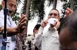 Pj Gubernur Jakarta Heru Budi Tutup Mulut Pakai Kertas saat Ditanya KPK Geledah Gedung DPRD DKI 