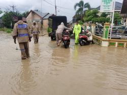 Polres Pidie Pantau Sejumlah Lokasi Yang Mengalami Banjir