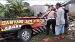 Tabrak Pembatas Jalan, Evakuasi Sopir Pikap Berjalan Dramatis