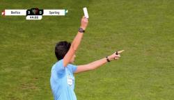 Sejarah Baru, Wasit di Portugal Keluarkan Kartu Putih, Apa Artinya?