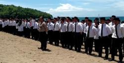 Setelah Pelantikan dan Pengambilan Sumpah, KPU Kabupaten Pangandaran Jemur Ratusan PPS di Pantai