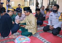 Tahanan Narkoba Nikah di Masjid Polres Majene