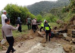 Tertimbun Longsor, Akses Jalan Gayo Lues – Aceh Tengah Putus Total