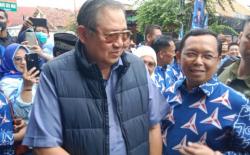 Makan Siang Nasi Jamblang di Cirebon, SBY Merasa Happy