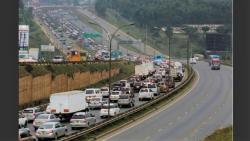 Sejoli Lakukan Hubungan Seks di Mobil Bikin Macet Panjang Jalan Raya, Ini Penampakannya