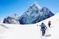 5 Gunung Tertinggi di Dunia yang Menakjubkan, Seperti Surga Bagi Pendaki!