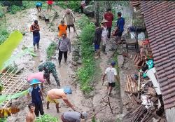 Hujan Lebat Picu Longsor di Kebumen 