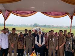 Tidak Hadiri Rapat Terbatas Bareng Presiden, Menteri Pertanian Asik Panen Padi di Karawang