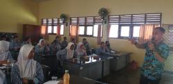 Alumni SMKN 1 Sungailiat Gelar Pelatihan Jurnalistik, Dedi: Adik-Adik Harus Bisa jadi Penulis Hebat