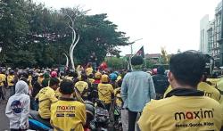 Ratusan Massa Ojol Lakukan Unjuk Rasa di Depan Kantor Perusahaan Maxim Cabang Makassar