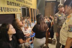 Toko Outfit Jadi Lokasi Prostitusi Online Digrebek, Lantai 1 Jualan Busana Lantai 2 Kamar Kencan