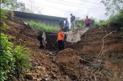 Longsor di Bandung Barat Putus Jalan Penghubung Desa