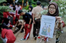 SMAN 2 Purwakarta Amalkan Gerakan Memungut Sampah 