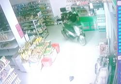 Maling Bobol Minimarket di Sindang Indramayu, Rokok Dagangan dan Satu Unit Motor Raib 