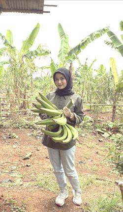 Jadi Pengusaha Muda Omset Puluhan Juta Perbulan, Wanita Cantik ini Diapresiasi Bupati Cianjur