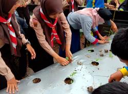 P5, Siswa SMPN 1 Pandanarum Olah Sampah Hingga Tanam Sayuran