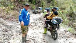 Reses di Kecamatan Rampi, Anggota DPRD Lutra Tempuh Jalur Berlubang dan Berlumpur