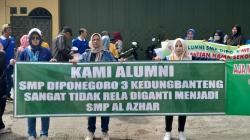 Puluhan Alumni Demo, Tolak Perubahan Nama SMP Diponegoro Menjadi SMP Al Azhar