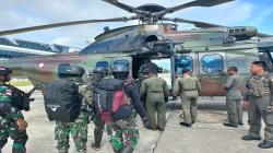 Aparat Gabungan Kerahkan 3 Helikopter Guna Evakuasi 15 Pekerja Puskesmas yang Ditawan KKB