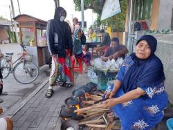 Kue Serabi, Jajajan Tradisonal yang Legendaris di Pemalang Tak Pernah Sepi Pembeli