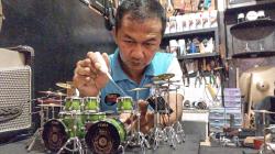 Kreatif, Pria Ciamis Ini Sulap Barang Bekas Jadi Miniatur Drum, Karyanya Diminati Musisi Tanah Air