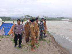 Petugas Gabungan Terus Lakukan Pencarian Warga Lebak yang Hilang Tergulung Ombak Pantai Cisiih