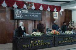 Sidang Paripurna, Wali Kota Mojokerto Sampaikan Raperda Tentang Revisi RTRW