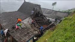 Rumah Sawit Rusak Parah Diterjang Material Longsor