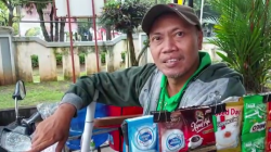 Tak Putus Semangat, meski Lumpuh Kakinya Pria di Pemalang Ini Berjualan Kopi Keliling