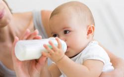 Hanya 4 Langkah, Begini Cara Membersihkan Botol Susu Bayi yang Benar