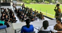 Ditbinmas Polda NTT Beri Pelatihan Dasar Kepemimpinan pada Pelajar SD Kristen Generasi Unggul 
