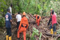 Jembatan Ambruk, 1 Keluarga di Sikka NTT Disapu Banjir  2 Orang Tewas dan 1 Hilang