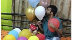 Aneh! Pria Ini Nekat Menikah dengan Balon, Nangis Histeris jika Meletus Pertanda Cerai