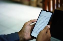 Hukum Membaca Alquran Digital di Komputer atau HP, Bolehkah?