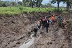 Cari Penyebab Utama Banjir Ijen, Kapolres Bersama Dandim 0822 Menyusuri Aliran Sungai Luapan Banjir