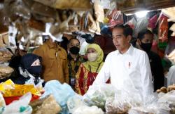 Jokowi Puas Harga Bahan Pokok di Surabaya Terjangkau, Penyaluran Tepat Sasaran