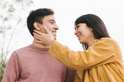 Kenali Love Language dalam Hubungan agar Tetap Mesra, Simak Tips Berikut