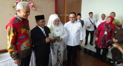 Menteri Azwar Anas dan Ganjar Pranowo Menjadi Saksi Nikah di Mall Pelayanan Publik