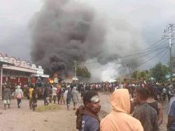 Isu Penculikan Anak di Kota Wamena, Massa Serang Polisi dan Bakar Sejumlah Kios dan Rumah