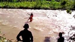 Waduh, Ayah dan Anak Hilang Terseret Banjir Bandang di Ende NTT